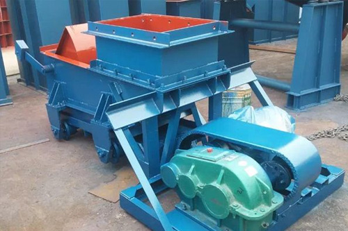 Belt conveyors are often used to transport coal, gravel, sand and other products
